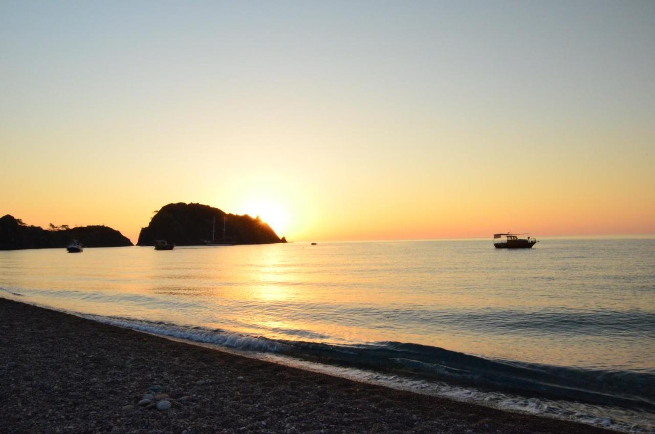 Tunays Pansiyon Bed & Breakfast Çıralı Eksteriør bilde